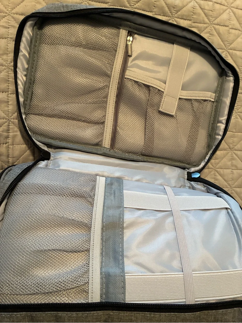 Toiletry Bag Travel Personal Carry Duffel Medicine Unisex NEW Gray Zippers Extra